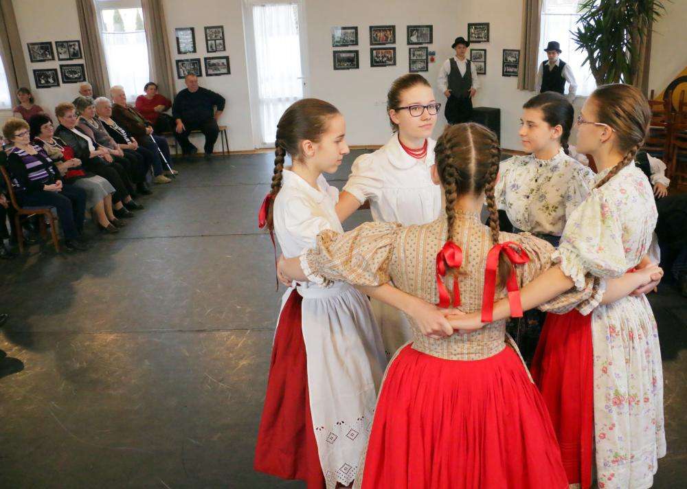 Magyar táncok – interaktív néprajzi előadás