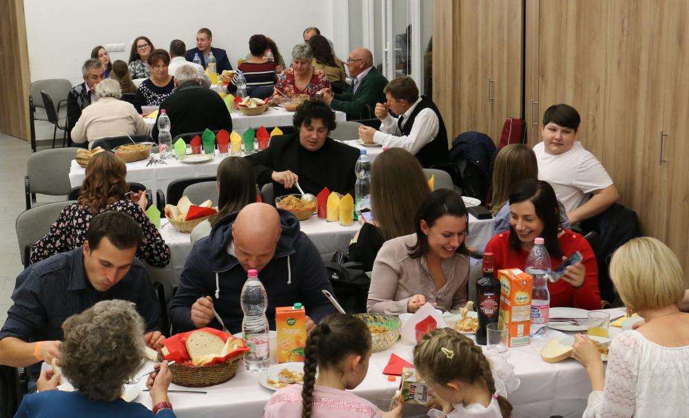 "5 évesek lettünk!" Fotókiállítás, ünnepség és mulatság a Nagymacsi Közösségi Ház 5. születésnapjána