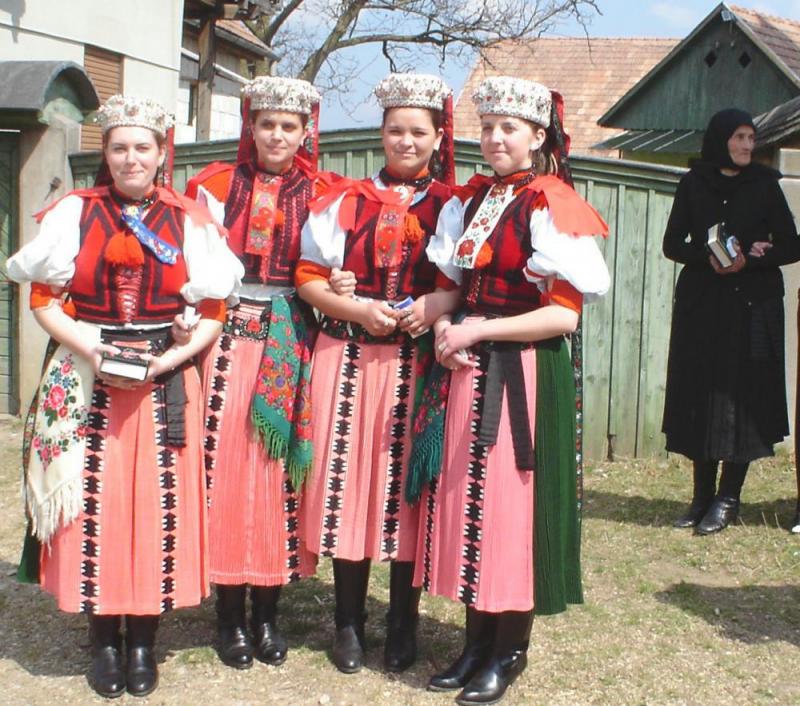 HAGYOMÁNYOKBAN SÉTÁLÓ ÁLMODOZÁS
