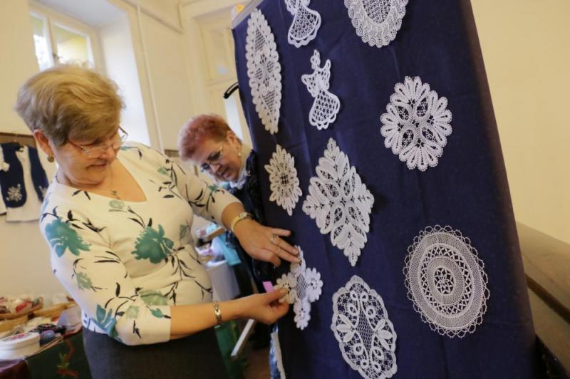 NYITOTT VÁROSHÁZA - karácsonyi kézműves bemutató és vásár