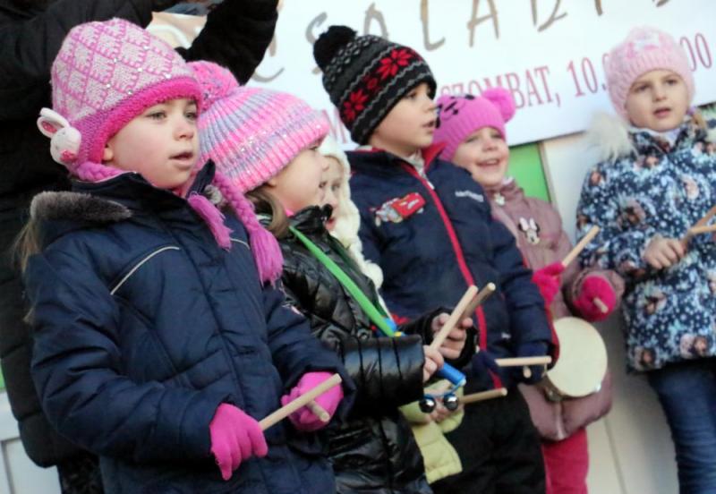 VEZÉR UTCAI ADVENTI CSALÁDI DÉLELŐTT