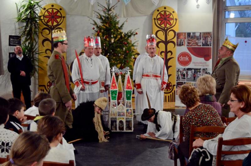 HOMOKKERTI ADVENTI CSALÁDI DÉLUTÁN