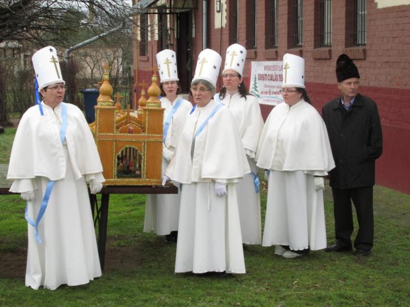 DOMBOSI ADVENTI CSALÁDI DÉLUTÁN
