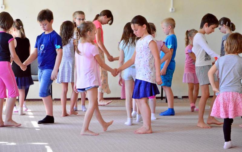 CSICSERGŐ NÉPTÁNC ÉS NÉPI KÉZMŰVES TÁBOR