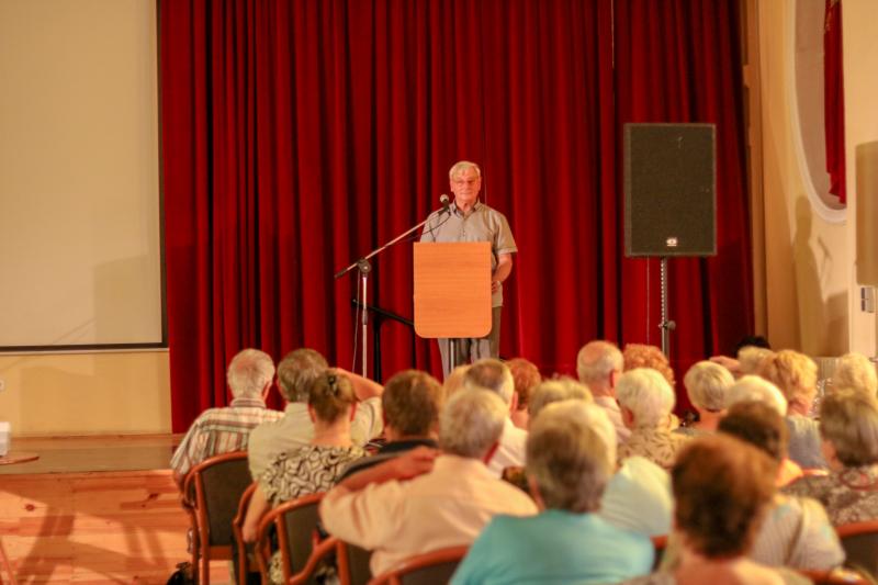 ’56 CSEPP VÉR: Oláh László nyugdíjazott alezredes előadása közben