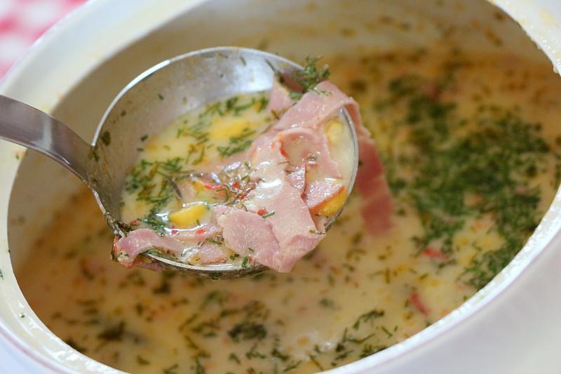FŐZŐKLUB: Közeli felvétel egy elkészült ízletes tejszínes levesről