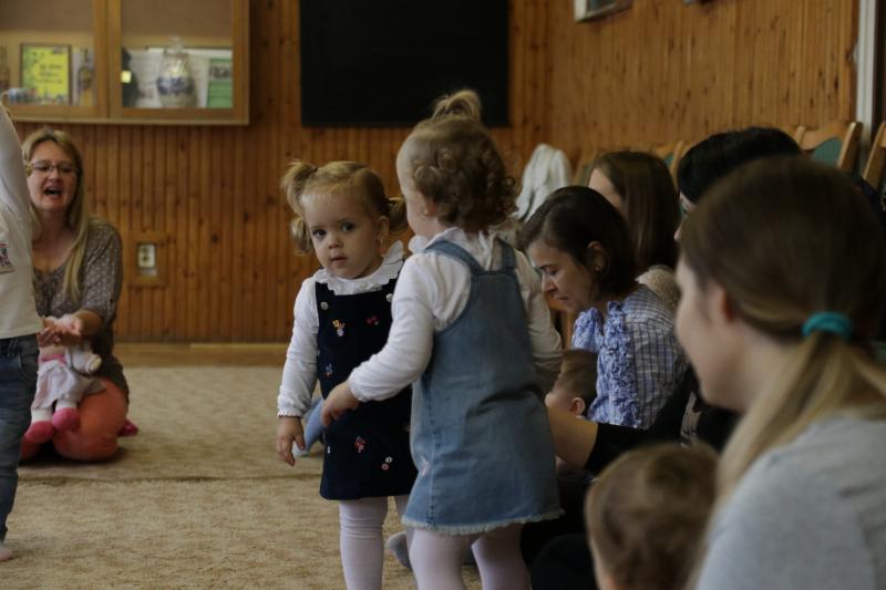 HANGBÚJÓCSKA ZENEBÖLCSI: Pillanatkép egy korábbi zenebölcsi alkalmáról 