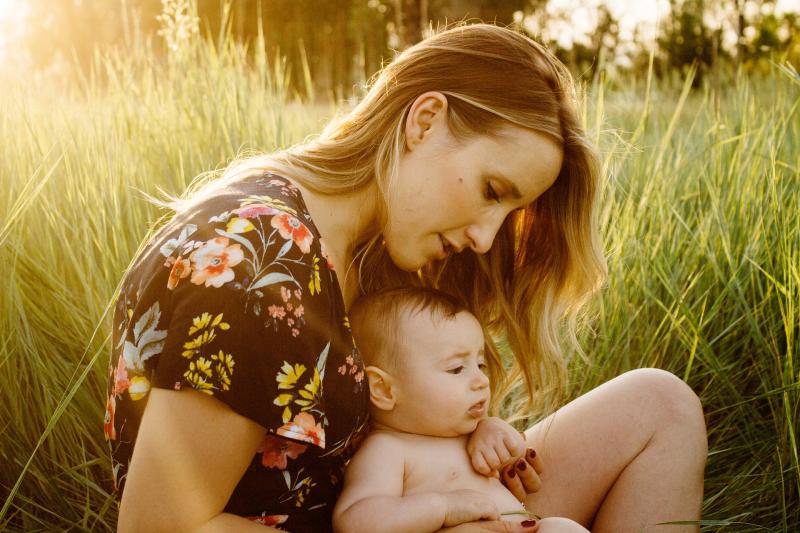 BABA-MAMA KLUB: Illusztratív fotó egy anyáról és gyermekéről